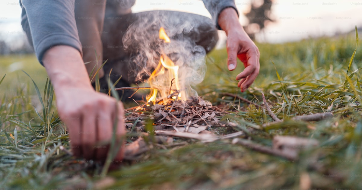 Comment faire du feu en survie : 5 methodes eprouvees