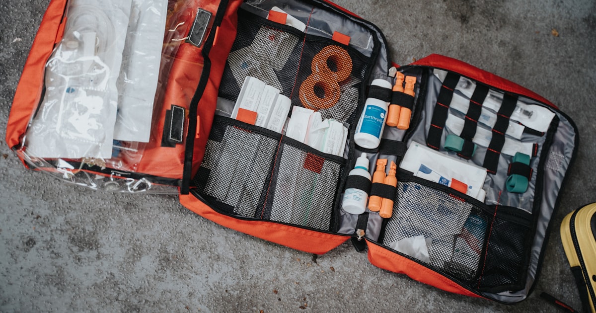 Kit de survie complet : comparatif des meilleurs kits 2026